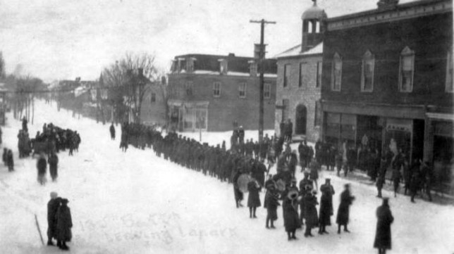 130th-Battalion-leaving-Lanark-1916