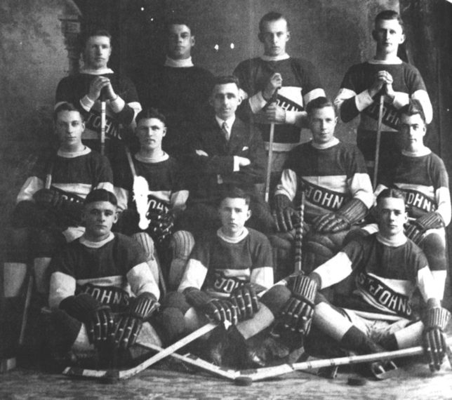 StJohnsHockeyTeam1926